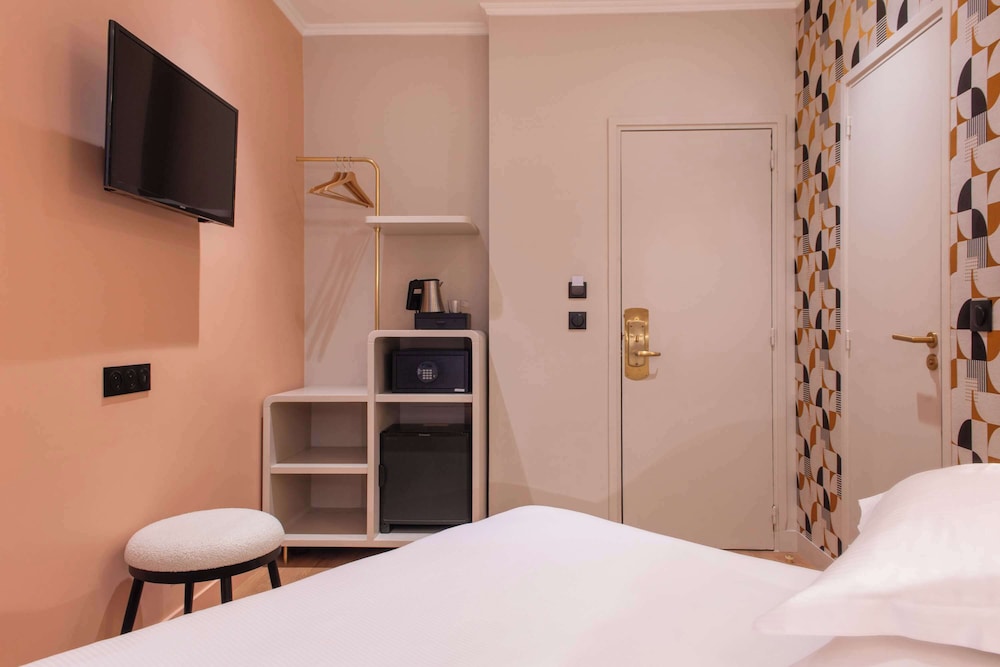 Habitación individual del hotel Arc Elysees. Foto 1