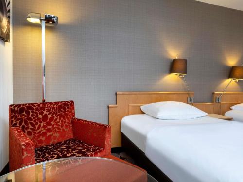 Habitación Doble Clásica - 2 camas del hotel Moevenpick Nuernberg Airport. Foto 3