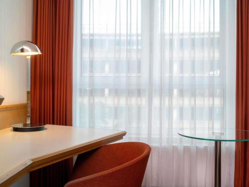 Habitación Doble Clásica - 2 camas del hotel Moevenpick Nuernberg Airport. Foto 6