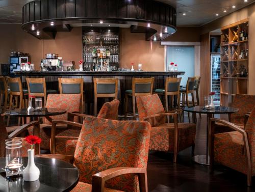 Habitación Clásica con cama grande del hotel Moevenpick Nuernberg Airport. Foto 6