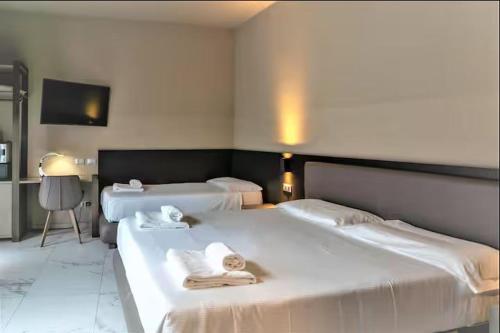 Habitación Triple del hotel Aaron. Foto 1
