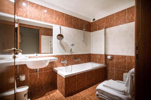 Habitación Triple del hotel Aaron. Foto 5
