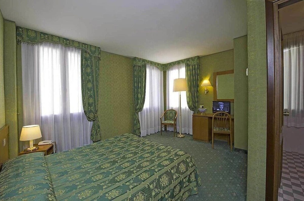 Habitación cuádruple del hotel Nazionale. Foto 1