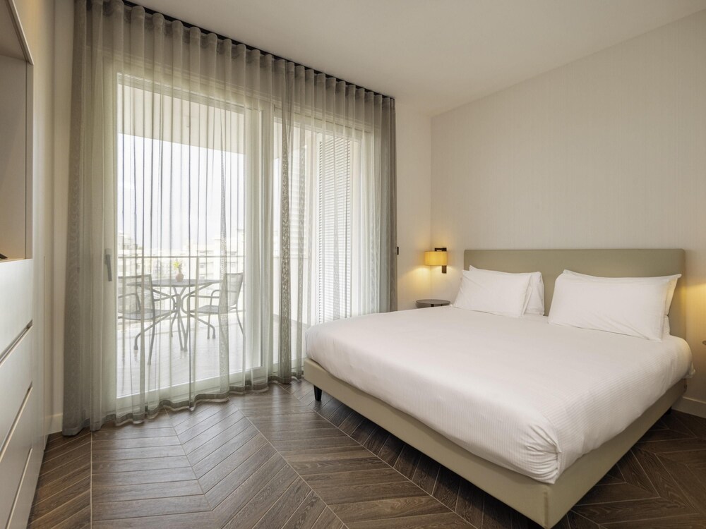Apartamento Deluxe en un edificio independiente del hotel Mercure Villa Romanazzi Carducci Bari. Foto 1