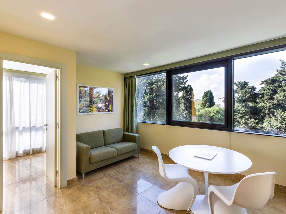 Suite Junior del hotel Mercure Villa Romanazzi Carducci Bari. Foto 2