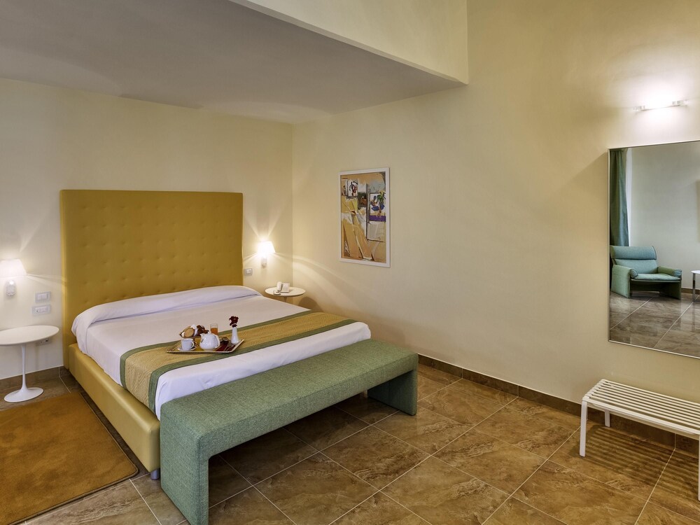 Suite del hotel Mercure Villa Romanazzi Carducci Bari