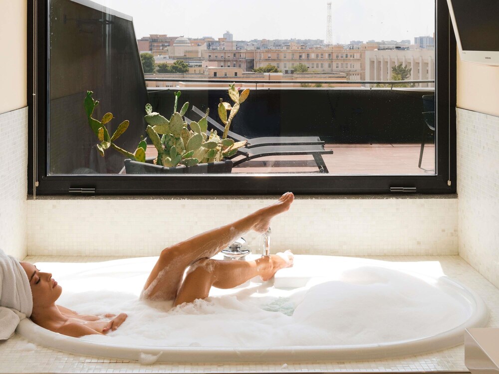Suite del hotel Mercure Villa Romanazzi Carducci Bari. Foto 3