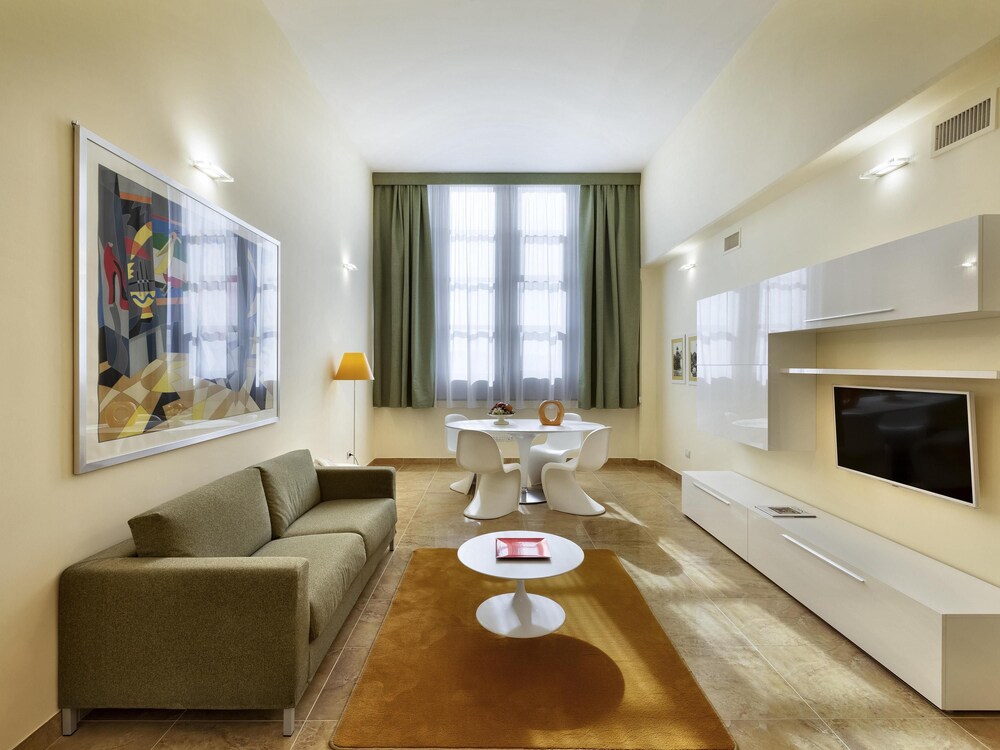 Suite del hotel Mercure Villa Romanazzi Carducci Bari. Foto 4