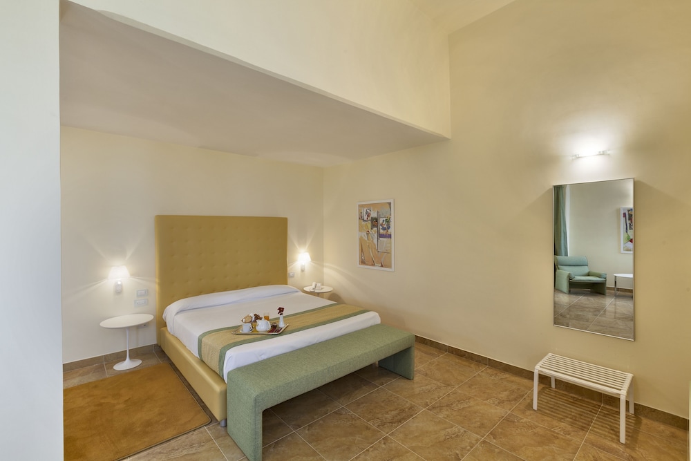 Suite del hotel Mercure Villa Romanazzi Carducci Bari. Foto 6