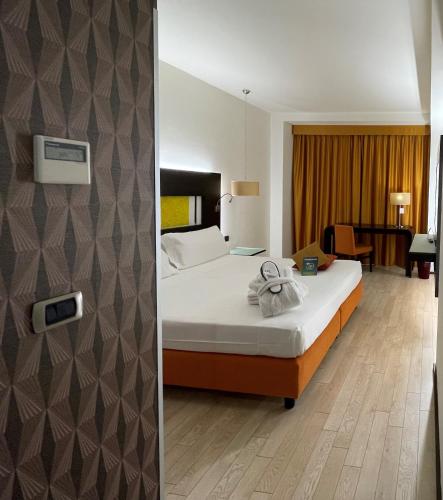 Habitación Doble Deluxe del hotel Mercure Siracusa Prometeo. Foto 6