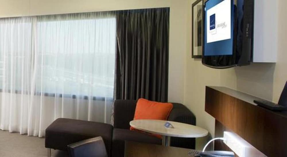 Habitación Premier 1 Cama King del hotel Novotel Brisbane Airport. Foto 2