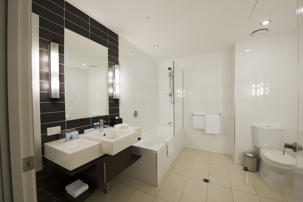 Habitación Premier 1 Cama King del hotel Novotel Brisbane Airport. Foto 3