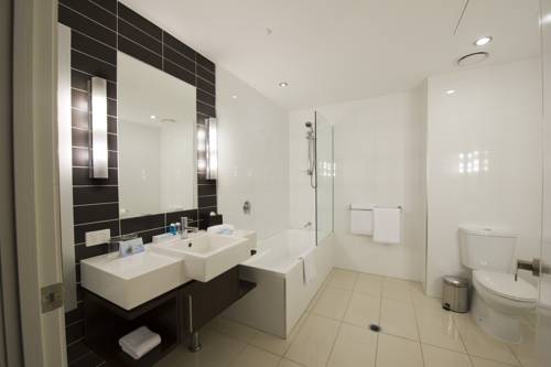 Habitación doble 2 camas del hotel Novotel Brisbane Airport. Foto 1