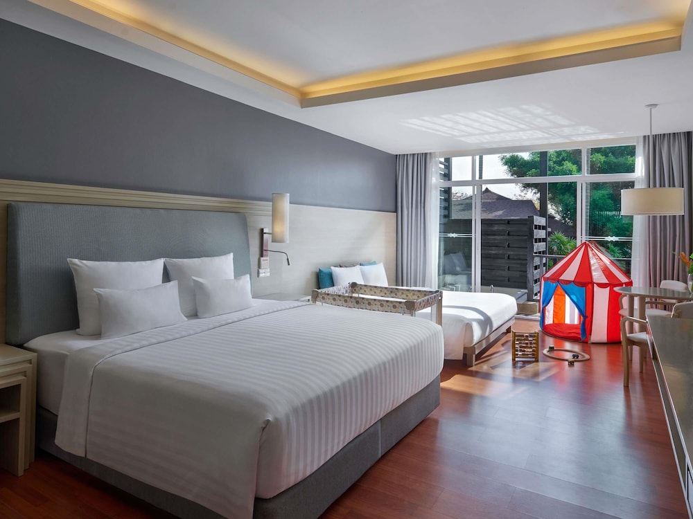 HABITACIÓN DELUXE FAMILIAR, 1 cama King Size, 1 sofá cama, Balcón del hotel Pullman Phuket Panwa Beach Resort - Sha Plus