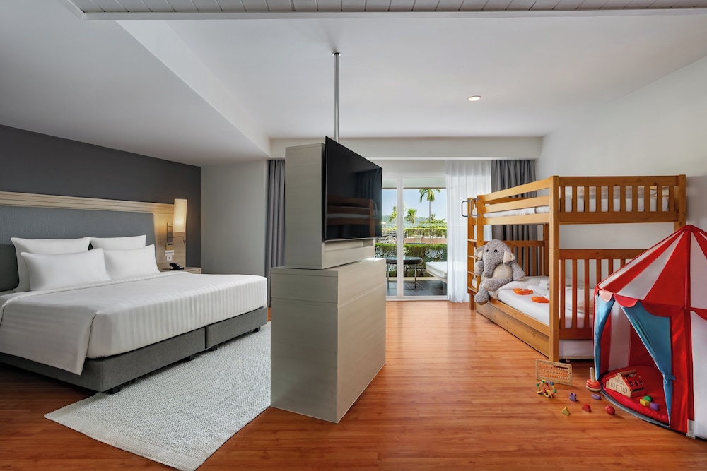 SUITE JUNIOR FAMILIAR, Una habitación con cama King Size, 1 cama litera, Vistas al jardín del hotel Pullman Phuket Panwa Beach Resort - Sha Plus