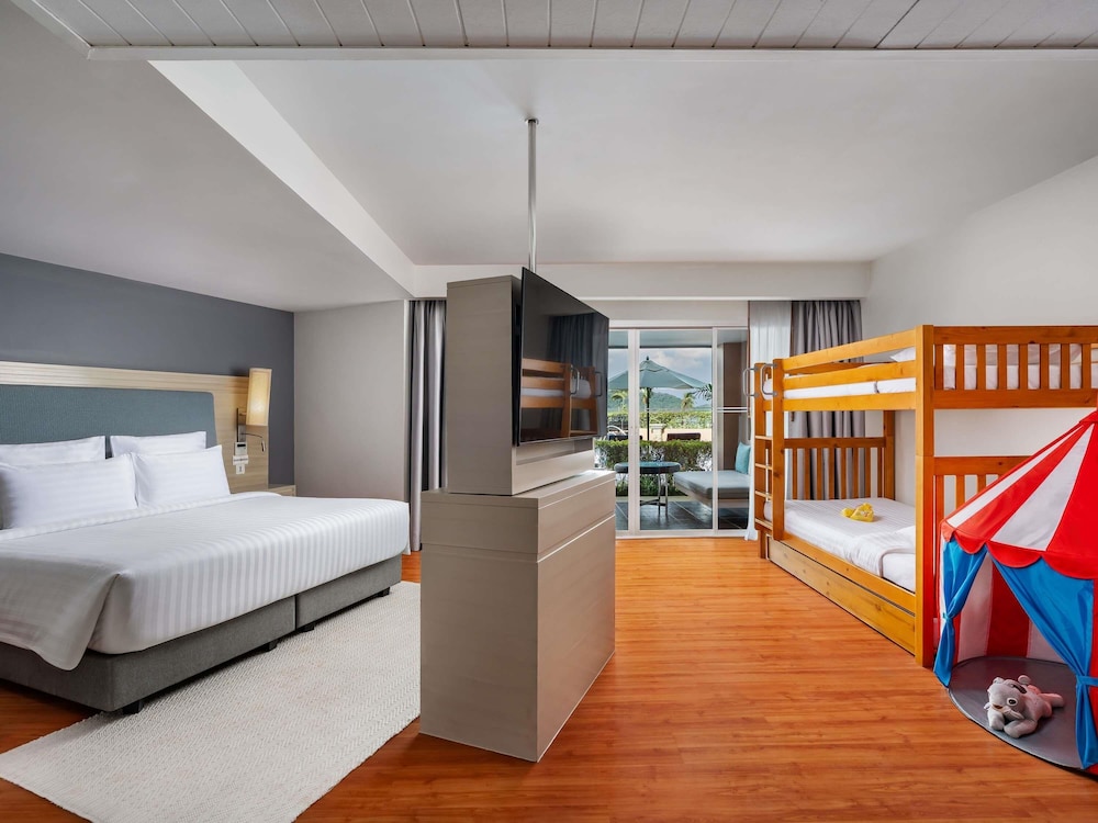 SUITE JUNIOR FAMILIAR, Una habitación con cama King Size, 1 cama litera, Vistas al jardín del hotel Pullman Phuket Panwa Beach Resort - Sha Plus. Foto 7