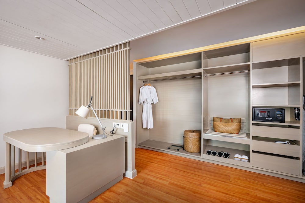 SUITE JUNIOR FAMILIAR, Una habitación con cama King Size, 1 cama litera, Vistas al jardín del hotel Pullman Phuket Panwa Beach Resort - Sha Plus. Foto 9
