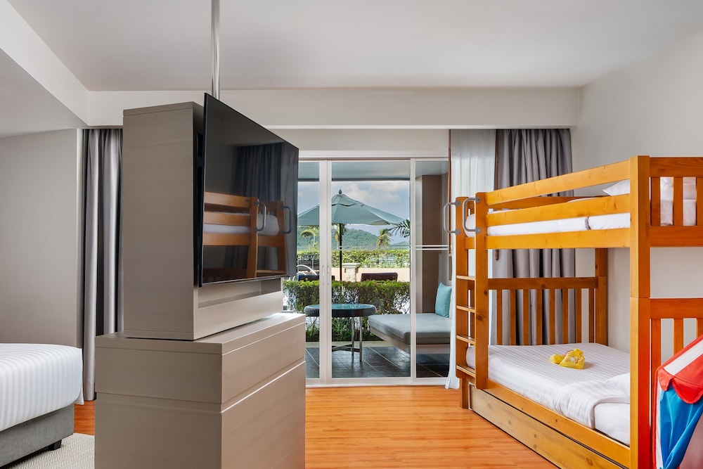 SUITE JUNIOR FAMILIAR, Una habitación con cama King Size, 1 cama litera, Vistas al jardín del hotel Pullman Phuket Panwa Beach Resort - Sha Plus. Foto 11