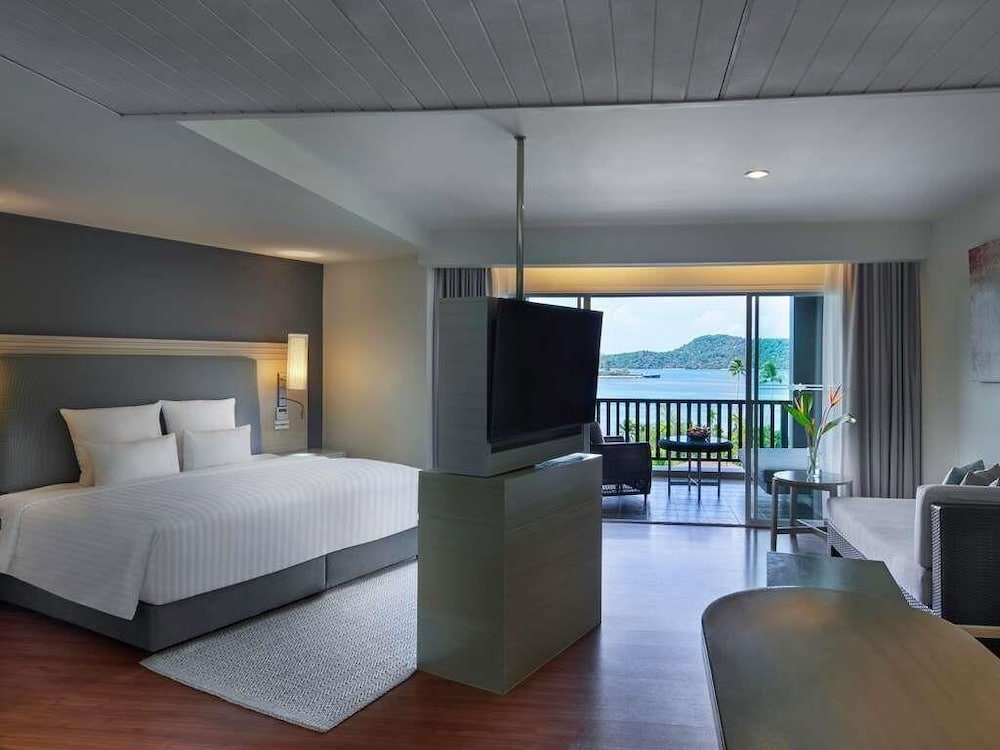 SUITE JUNIOR VISTAS AL MAR, Una habitación con cama King Size, Balcones espaciosos del hotel Pullman Phuket Panwa Beach Resort - Sha Plus. Foto 2