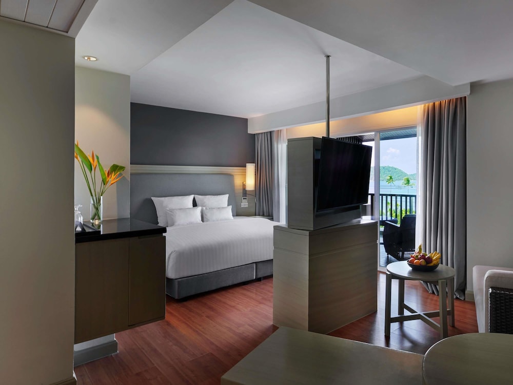 SUITE JUNIOR VISTAS AL MAR, Una habitación con cama King Size, Balcones espaciosos del hotel Pullman Phuket Panwa Beach Resort - Sha Plus. Foto 7
