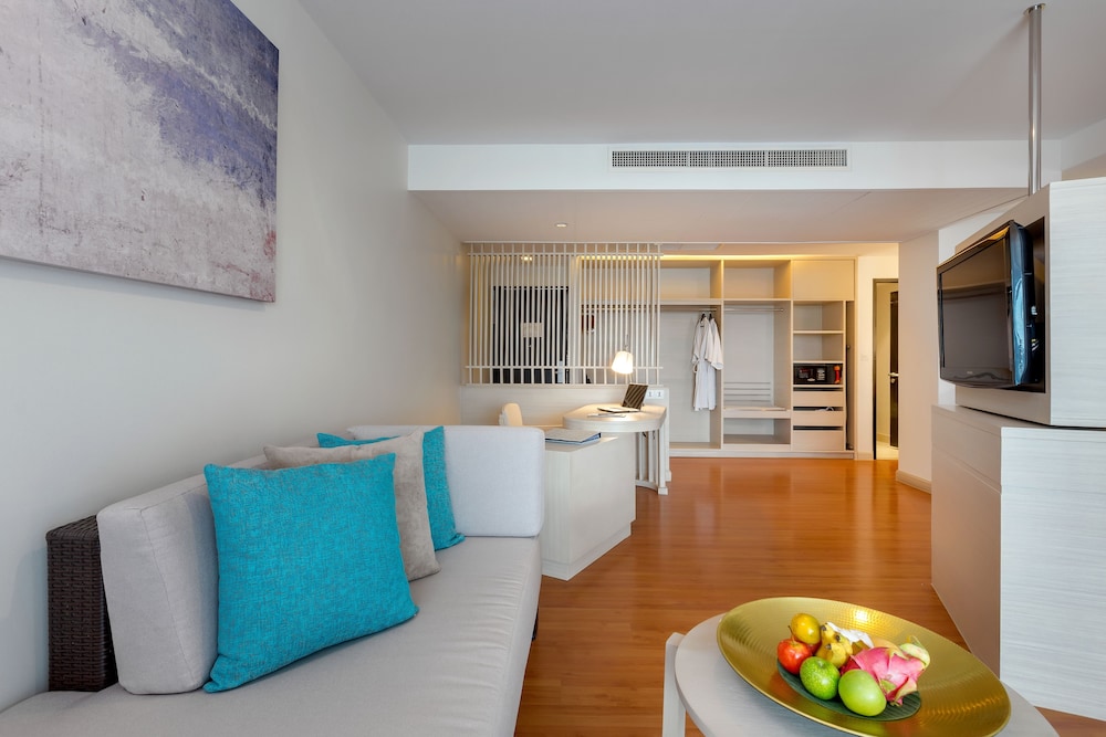 SUITE JUNIOR VISTAS AL MAR, Una habitación con cama King Size, Balcones espaciosos del hotel Pullman Phuket Panwa Beach Resort - Sha Plus. Foto 9