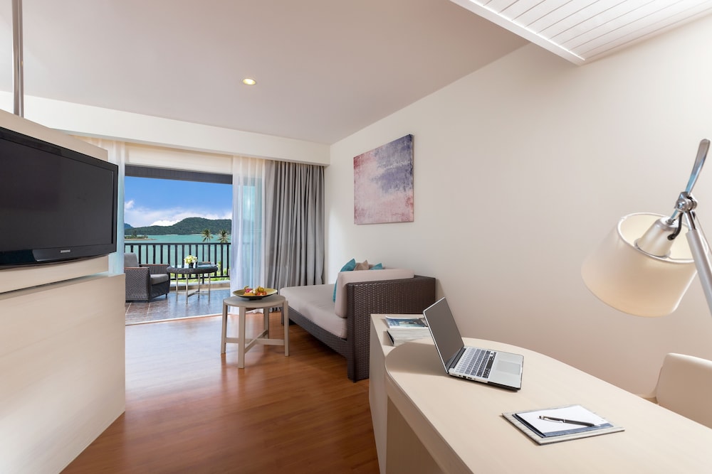 SUITE JUNIOR VISTAS AL MAR, Una habitación con cama King Size, Balcones espaciosos del hotel Pullman Phuket Panwa Beach Resort - Sha Plus. Foto 11
