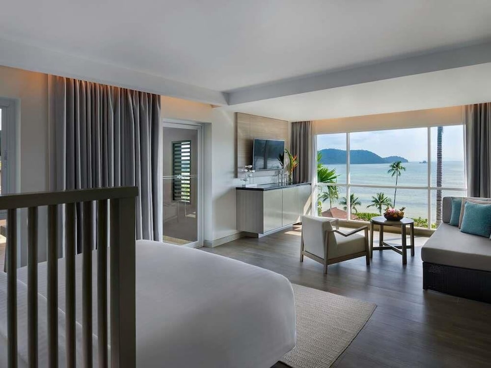 SUITE DELUXE, 1 cama King Size, Balcón con vistas al Mar de Andamán del hotel Pullman Phuket Panwa Beach Resort - Sha Plus. Foto 2