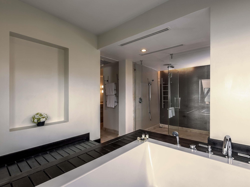 SUITE DELUXE, 1 cama King Size, Balcón con vistas al Mar de Andamán del hotel Pullman Phuket Panwa Beach Resort - Sha Plus. Foto 9