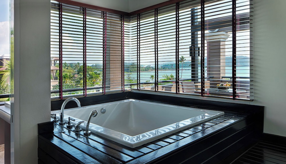 SUITE DELUXE, 1 cama King Size, Balcón con vistas al Mar de Andamán del hotel Pullman Phuket Panwa Beach Resort - Sha Plus. Foto 12