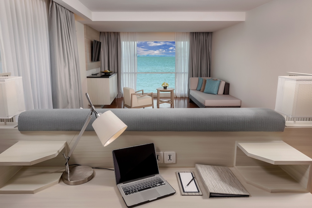 SUITE DELUXE, 1 cama King Size, Balcón con vistas al Mar de Andamán del hotel Pullman Phuket Panwa Beach Resort - Sha Plus. Foto 13
