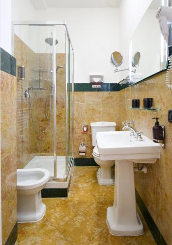 Habitación Familiar Estándar del hotel Leon D´oro. Foto 2