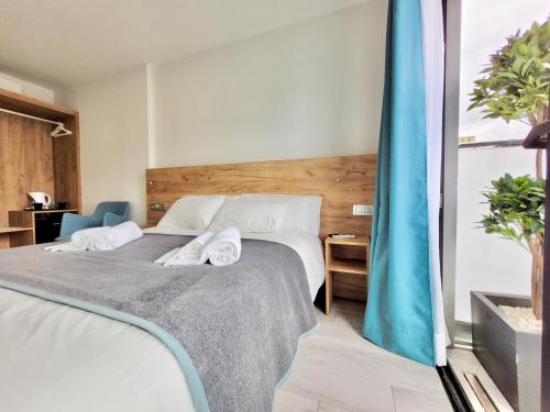 Triple Room with Balcony del hotel Puerto Azul. Foto 6