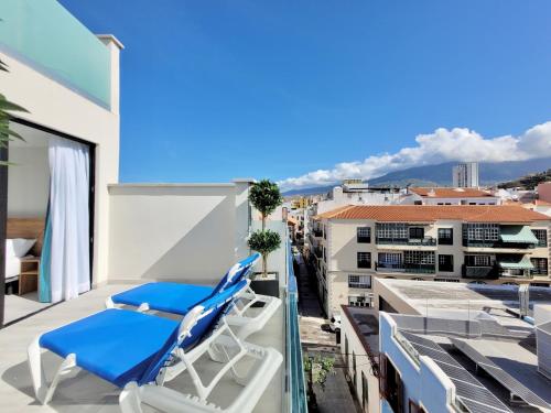 Habitación Doble Premium con terraza y vistas a la montaña del hotel Puerto Azul. Foto 2
