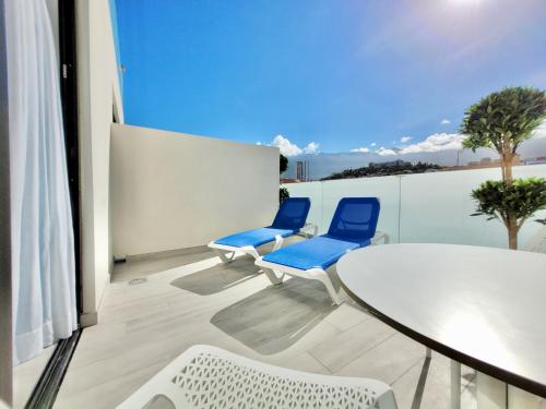 Habitación Doble Superior con terraza con vistas a la montaña del hotel Puerto Azul. Foto 5