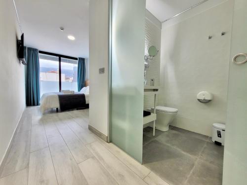 Habitación Doble con balcón del hotel Puerto Azul. Foto 3