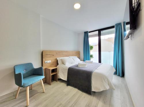 Habitación Triple con balcón del hotel Puerto Azul. Foto 4