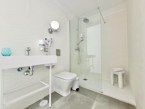 Habitación Doble Superior con terraza con vistas a la montaña del hotel Puerto Azul. Foto 9