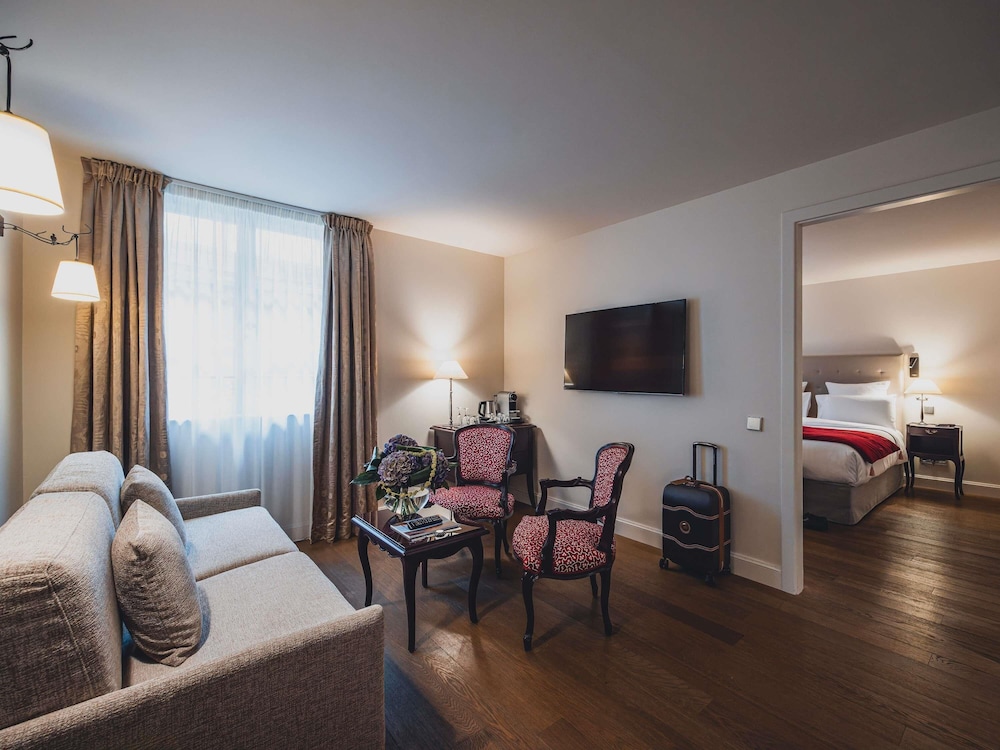 Habitación Signature con Salón del hotel Cour Du Corbeau Strasbourg - Mgallery