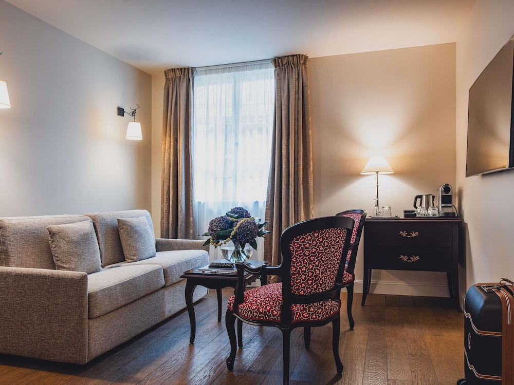 Habitación Signature con Salón del hotel Cour Du Corbeau Strasbourg - Mgallery. Foto 4