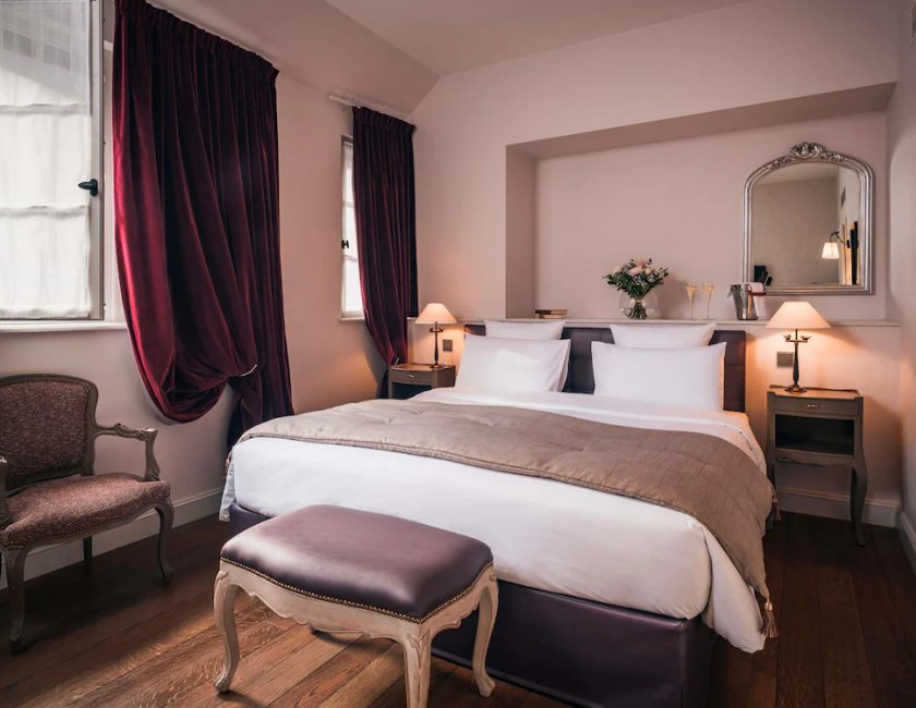 Habitación doble con salón Sofá Cama incluido 2 Camas individuales del hotel Cour Du Corbeau Strasbourg - Mgallery. Foto 3