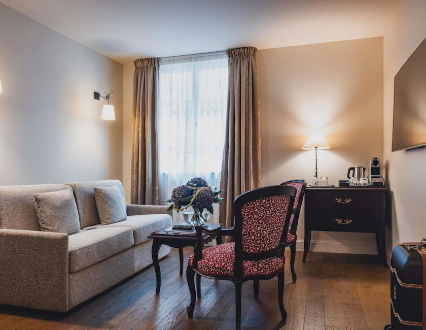 Habitación doble con salón Sofá Cama incluido 2 Camas individuales del hotel Cour Du Corbeau Strasbourg - Mgallery. Foto 4