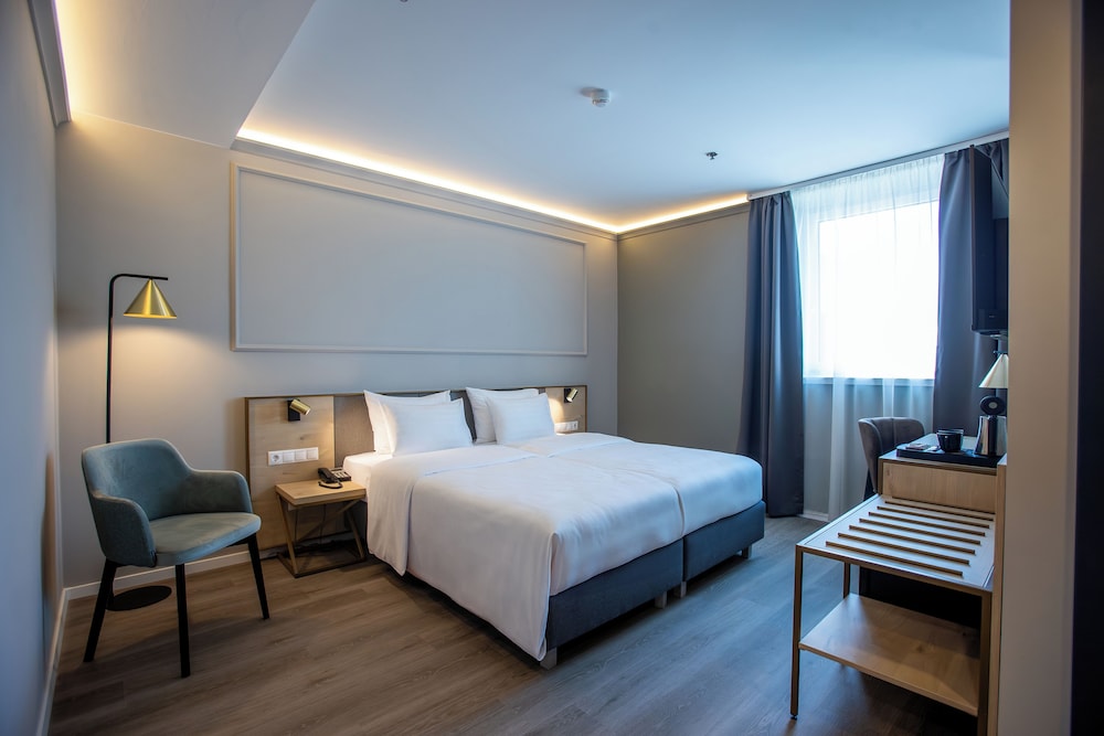 Habitación estándar con 1 cama doble o 2 individuales del hotel Expo Tower by Mellow Mood Hotels. Foto 4