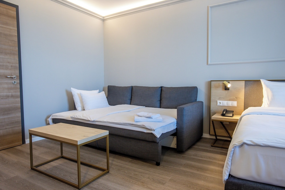Superior Double Room with Extra Bed del hotel Expo Tower by Mellow Mood Hotels. Foto 2