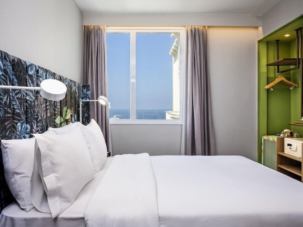 Habitación ejecutiva, 1 cama doble, vistas parciales al mar del hotel Mercure Rio Boutique Copacabana. Foto 4