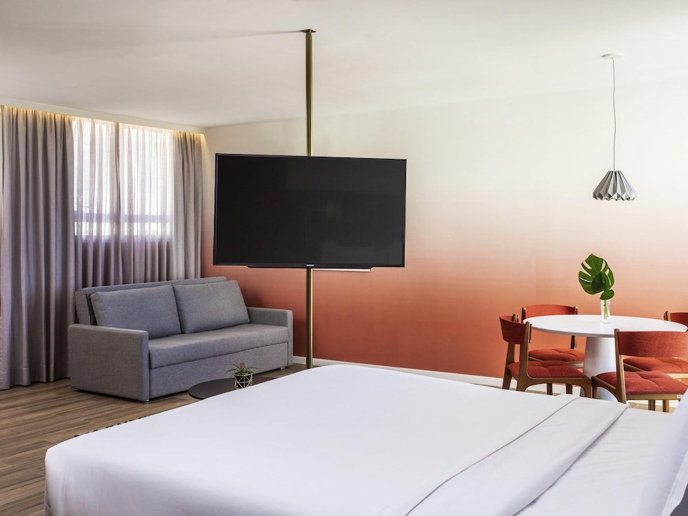 Suite junior, 1 cama de matrimonio, vistas al mar del hotel Mercure Rio Boutique Copacabana. Foto 1