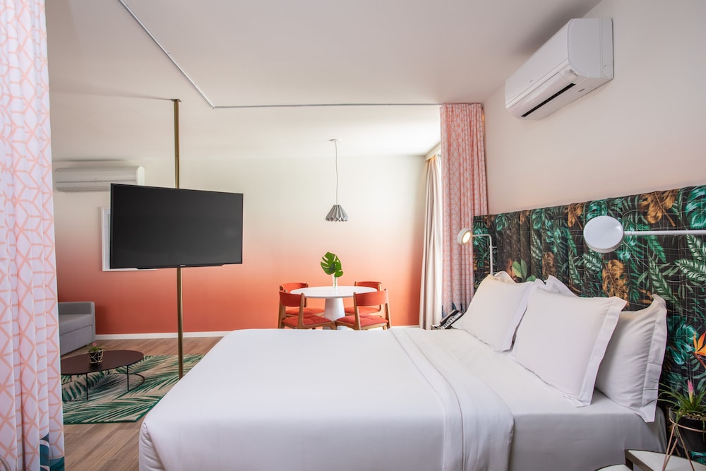 Suite junior, 1 cama de matrimonio, vistas al mar del hotel Mercure Rio Boutique Copacabana. Foto 2