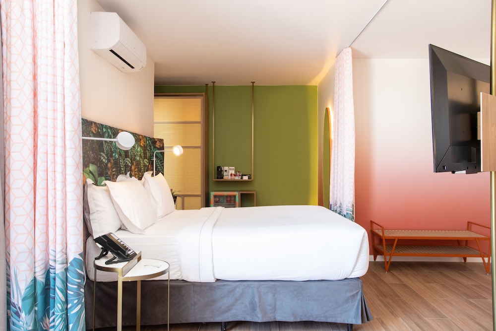 Suite junior, 1 cama de matrimonio, vistas al mar del hotel Mercure Rio Boutique Copacabana. Foto 3