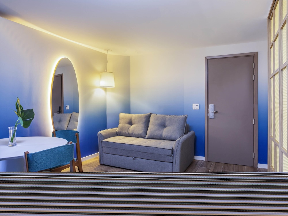 Suite junior, 1 cama de matrimonio, vistas al mar del hotel Mercure Rio Boutique Copacabana. Foto 6