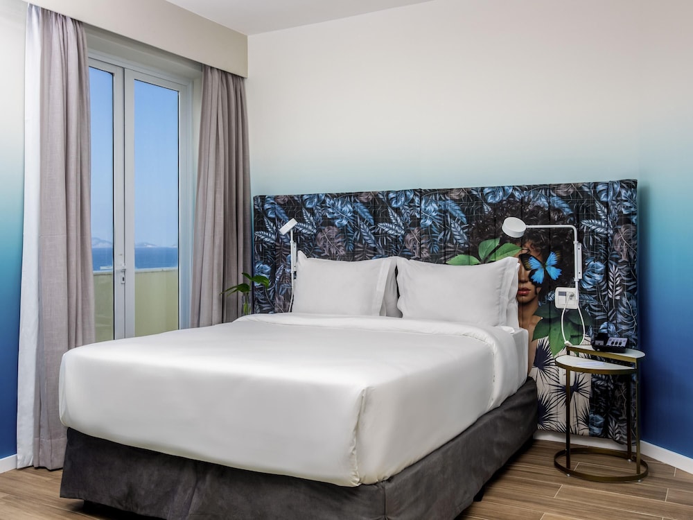 Habitación ejecutiva, 1 cama de matrimonio, balcón, vistas parciales al mar del hotel Mercure Rio Boutique Copacabana