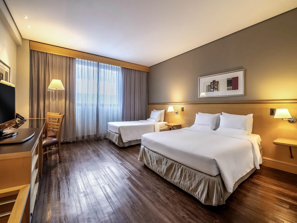 Habitación estándar con 1 cama doble y 1 cama individual del hotel Novotel Sao Paulo Center Norte